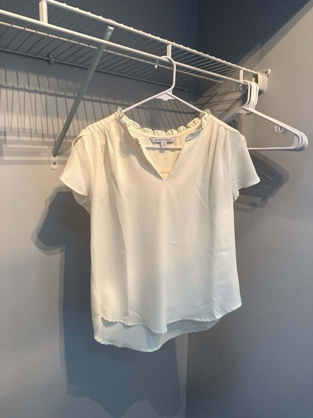 41 Hawthorn White Ruffle Neck Short Sleeve Blouse Size S Petite